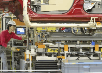Despedirá Nissan a 10 mil trabajadores