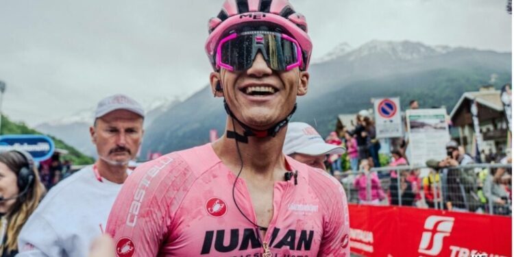 Del Toro se mantiene líder del Giro de Italia tras 18 etapas
