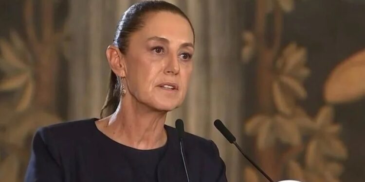 Anuncia Sheinbaum aumento salarial de 9% para maestros