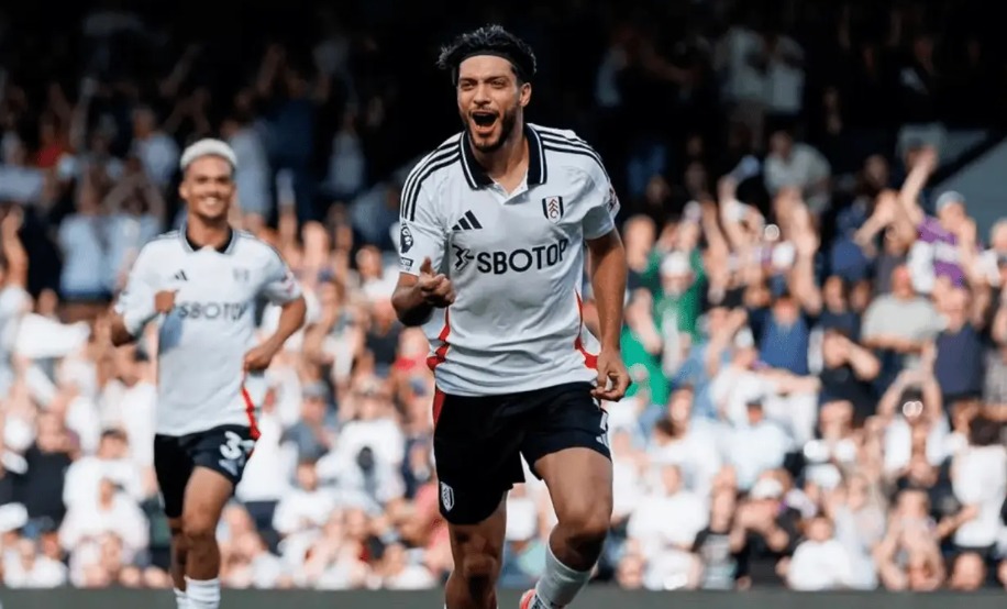 Raúl Jiménez renueva un año más con el Fulham