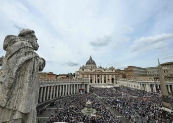 INICIA ESTE DOMINGO EL PONTIFICADO DEL PAPA LEÓN XIV