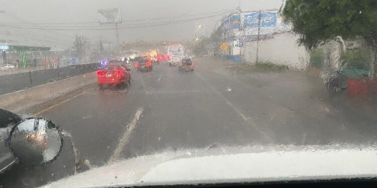 Llueve en gran parte de la zona metropolitana