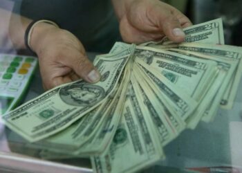 Aprueba Cámara baja de EU impuesto de 3.5% a remesas