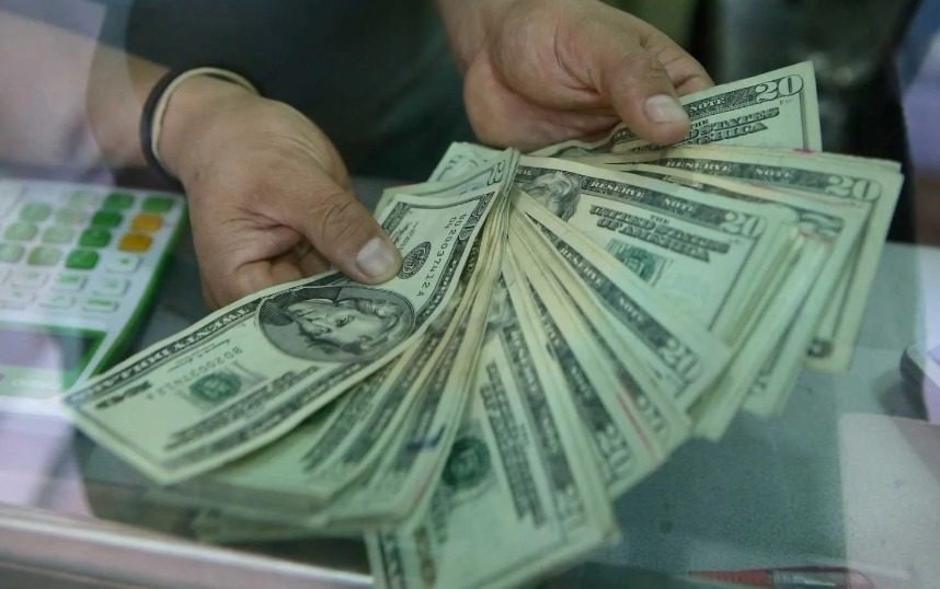 Aprueba Cámara baja de EU impuesto de 3.5% a remesas