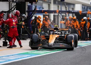Dejará McLaren competir a sus pilotos por el título de F1