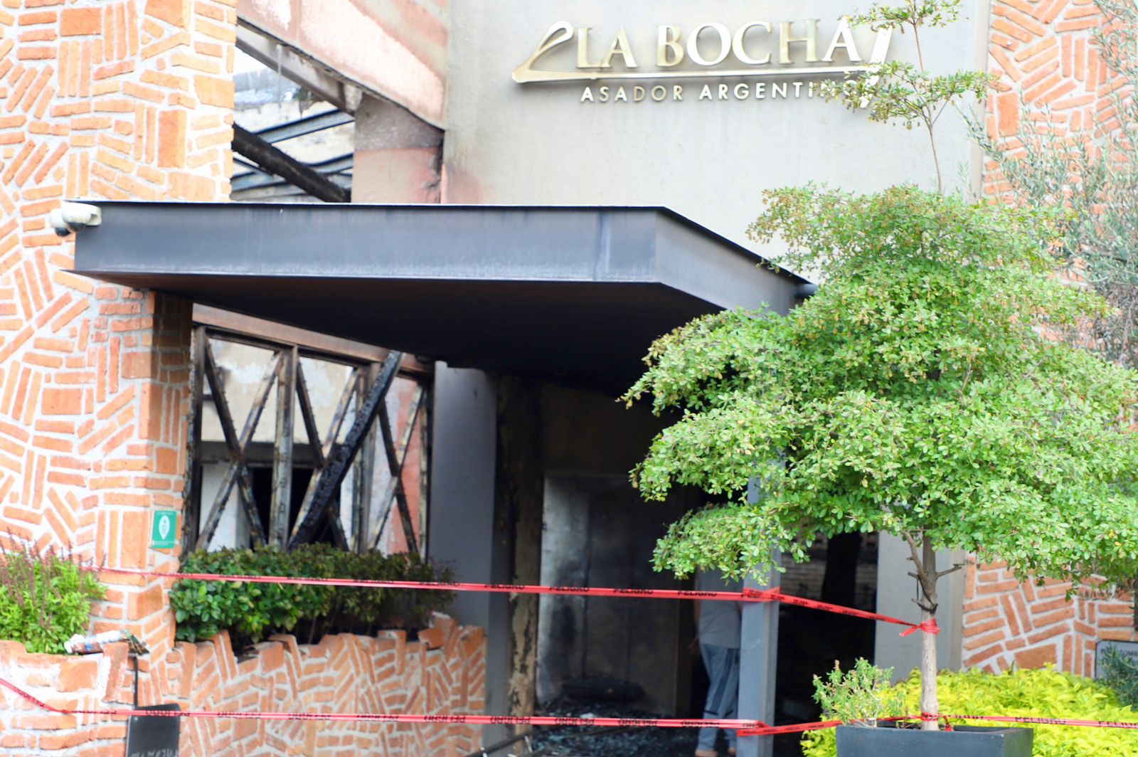 Fiscalía de Querétaro inicia investigación por incendio en restaurante La Bocha