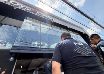 Ejecutan operativo en 32 lotes de autos