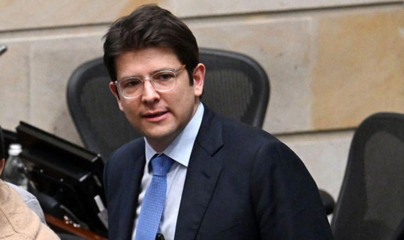 Miguel Uribe, aspirante presidencial de Colombia, sale de cirugía en estado crítico