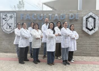 Perry & Johnson otorga a la UAQ certificación internacional a laboratorio