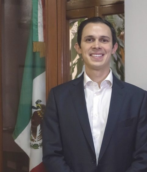 Perry & Johnson otorga a la UAQ certificación internacional a laboratorio