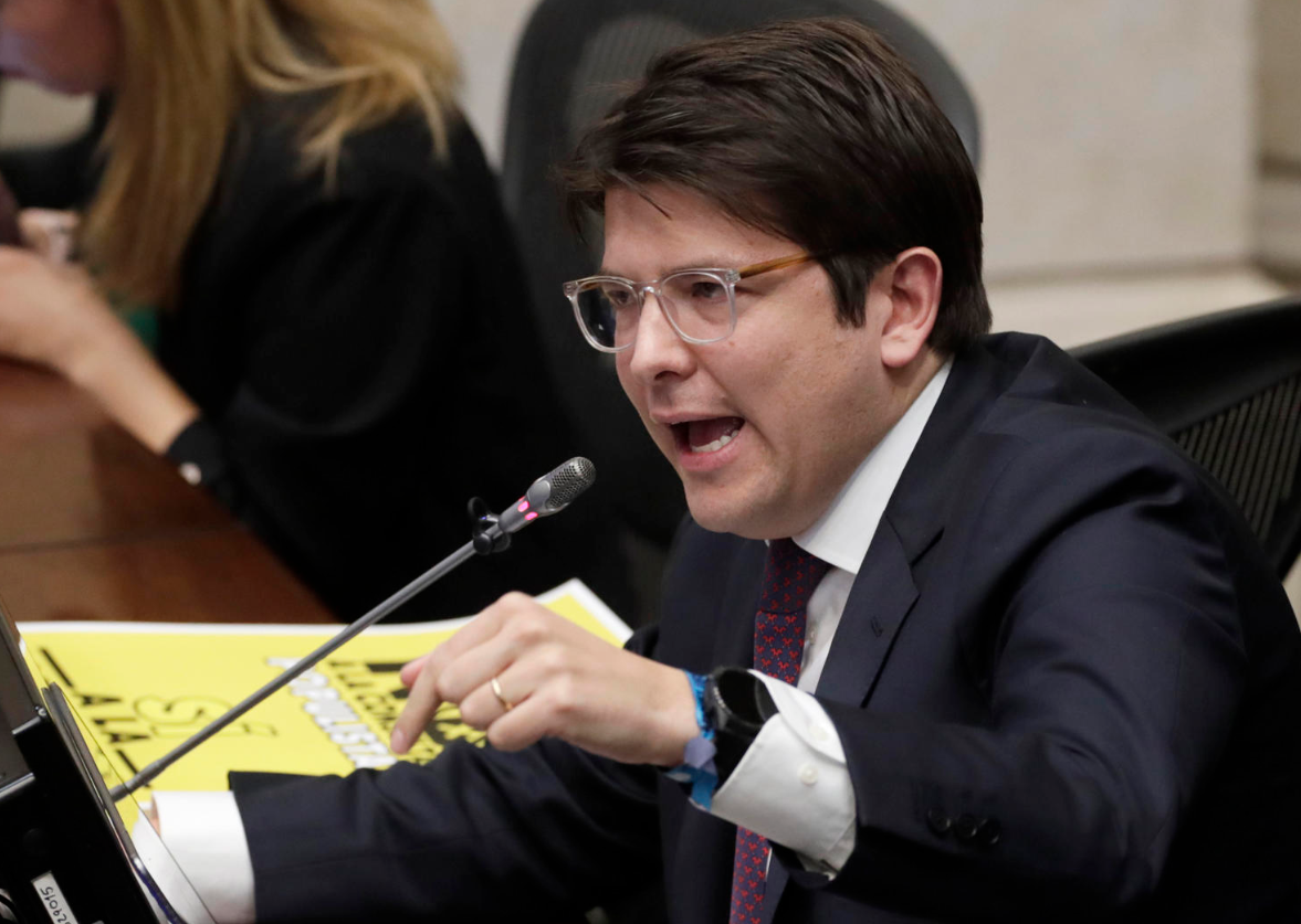 El senador Uribe Turbay está en una condición “extremadamente crítica” tras nueva cirugía