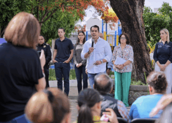 Entrega Felifer mejoramiento de imagen urbana en Prados