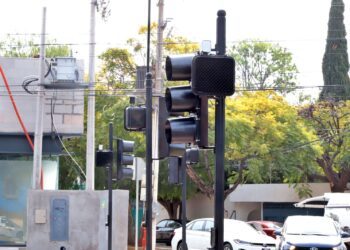 Planean proyecto para mejorar sistema de semaforización de la capital