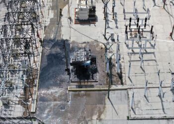 Controlan incendio en subestación eléctrica