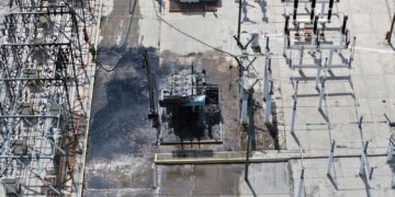 Controlan incendio en subestación eléctrica