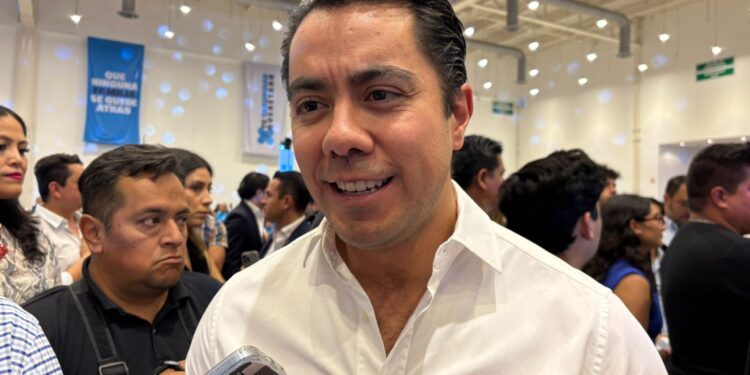 Este domingo Felifer Macías comienza entrega de “El Extra”