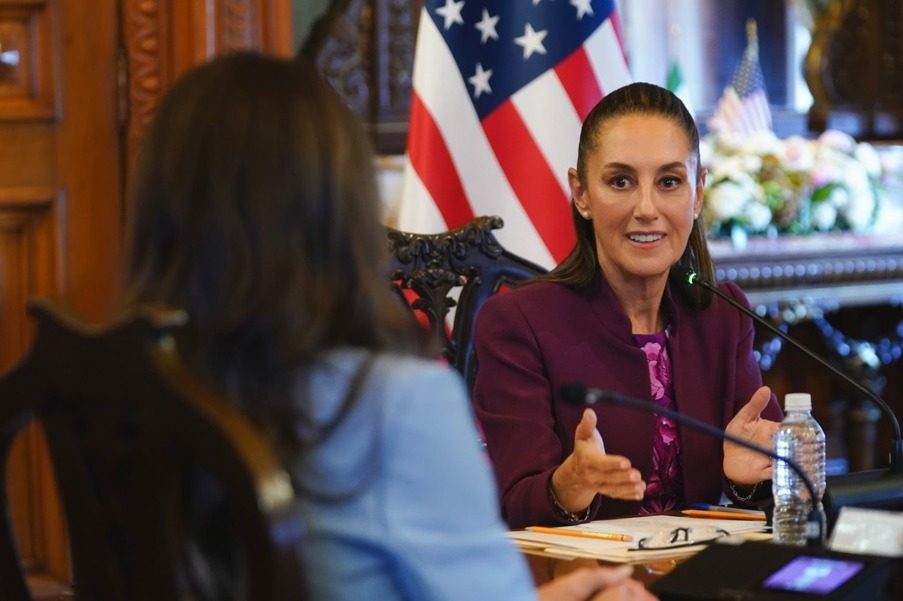 Responde Claudia a Noem: ‘falso que aliente protestas’