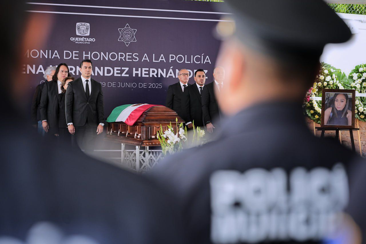 Apoyarán a familia de mujer policía