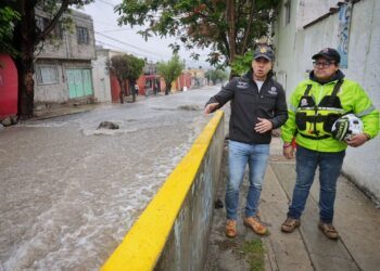 Diluvio queretano llena presas y calles