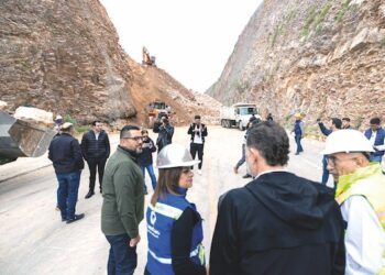 Revisa Kuri obra en zona del derrumbe