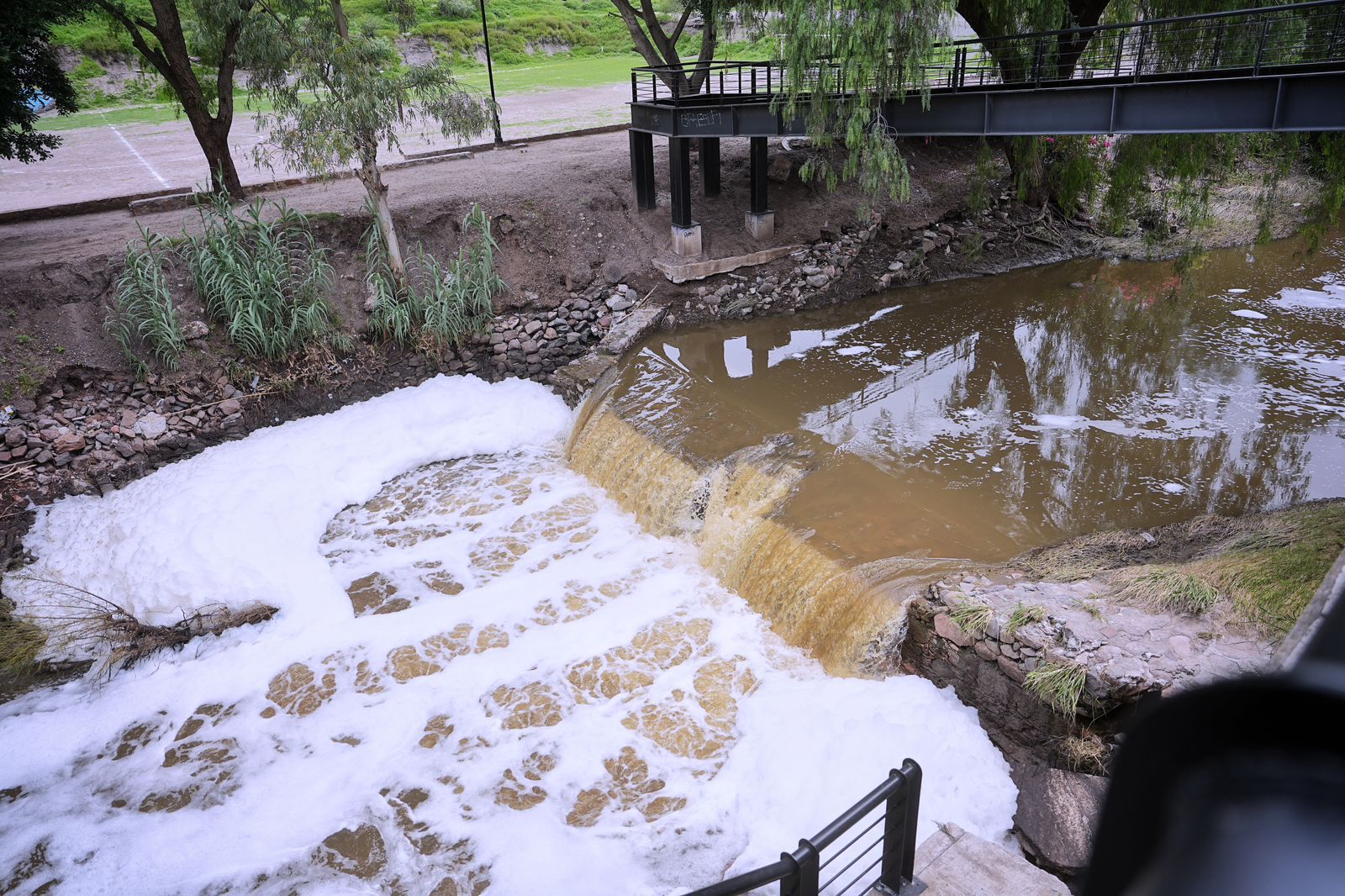 Invertirán los tres niveles de gobierno 40 millones de pesos en saneamiento del Río Querétaro