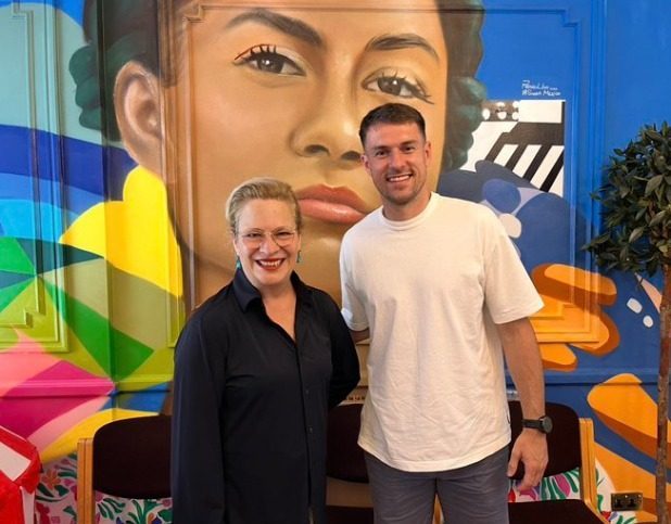 Embajadora destapa la llegada de Aaron Ramsey a Pumas