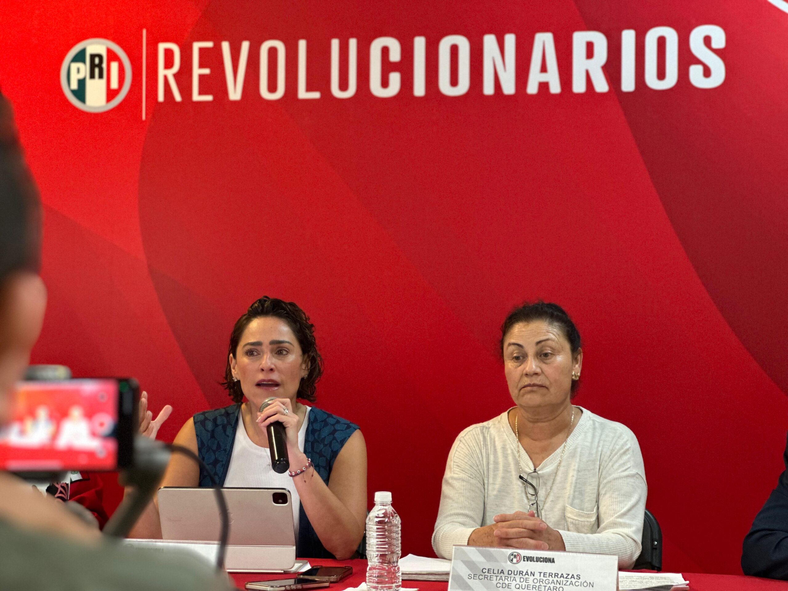 Exige Abigail solución al desabasto de medicinas