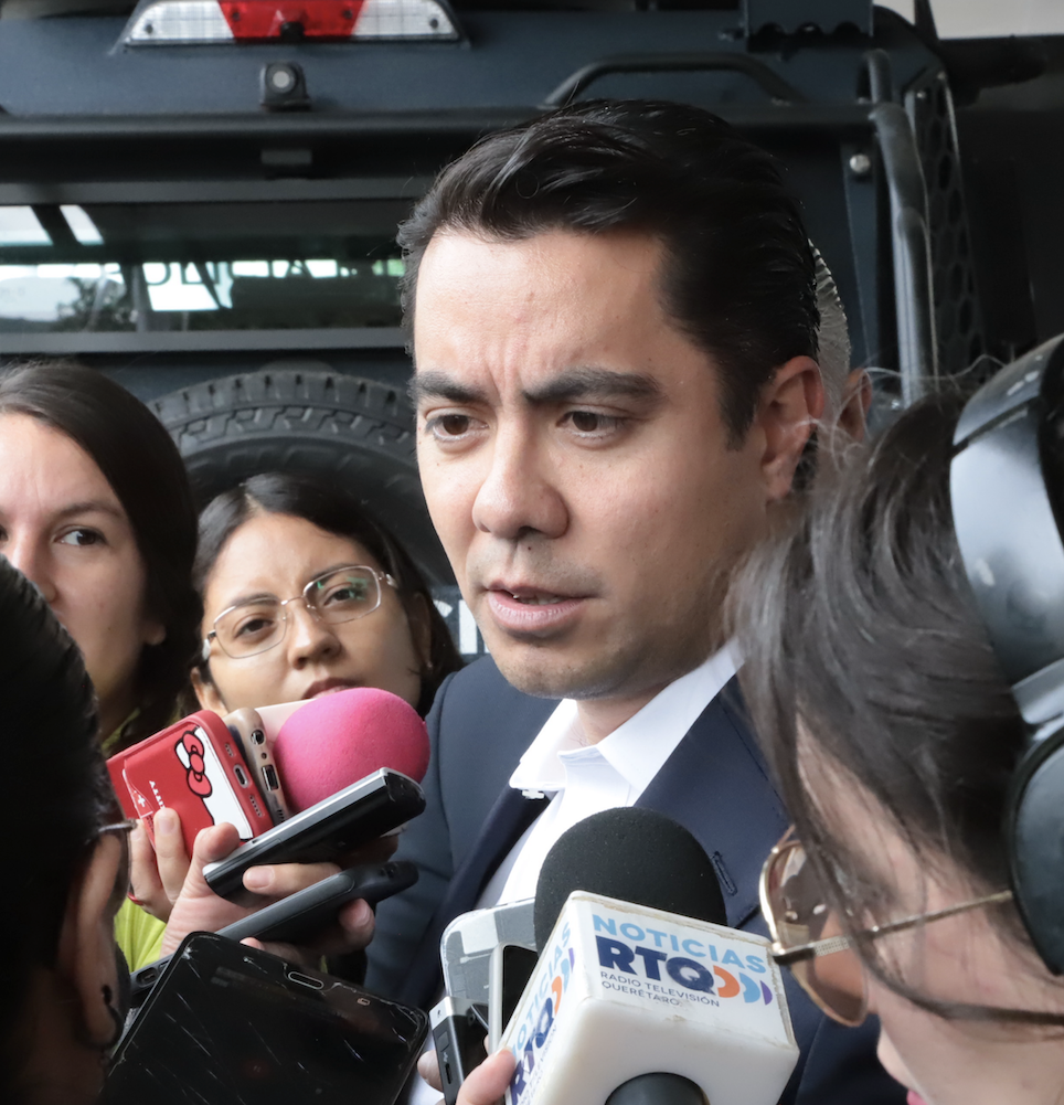 Lanza Felifer Macías nuevos apoyos de $50 mil para viviendas de polis