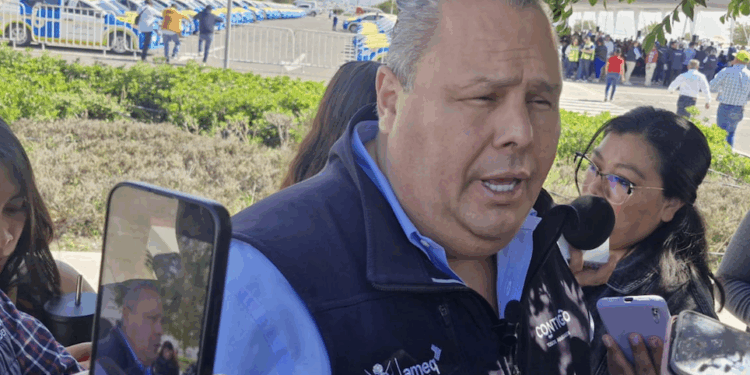 Santiago habla desde la ignorancia; está distraído: Arango