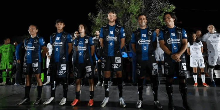 Gallos Blancos revela su nuevo uniforme para la temporada 2025-2026
