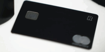 Desmantelan red de estafadores integrada por ex empleados de bancos