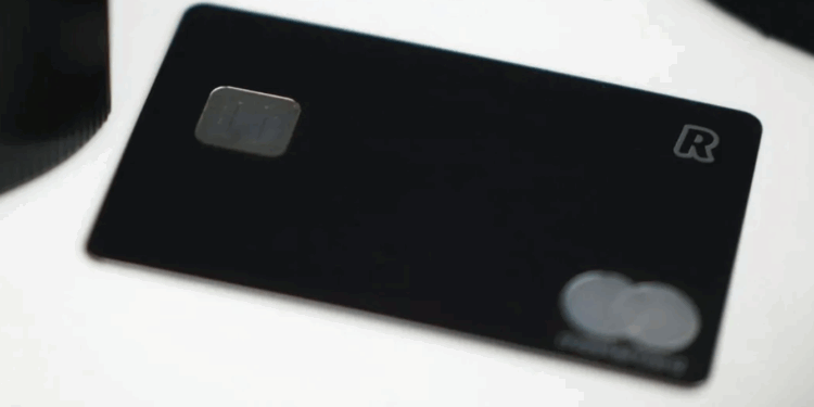 Desmantelan red de estafadores integrada por ex empleados de bancos