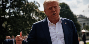 Anuncia Trump aranceles de 30% a México