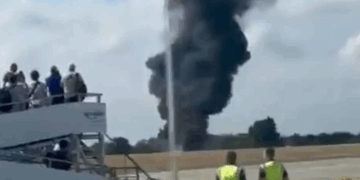 Choca avión en aeropuerto de Londres