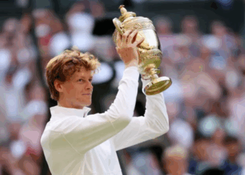 Jannik Sinner derroca a Carlos Alcaraz y conquista Wimbledon