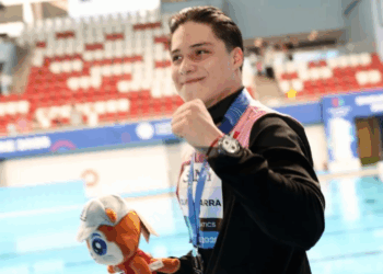 Osmar Olvera gana la medalla de plata en trampolín de 1 metro