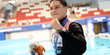 Osmar Olvera gana la medalla de plata en trampolín de 1 metro