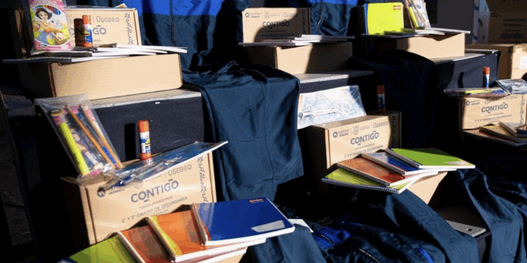 Preparan entrega gratuita de útiles y uniformes escolares en todo el estado