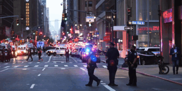 Al menos cuatro muertos, incluido un policía, en tiroteo en Nueva York