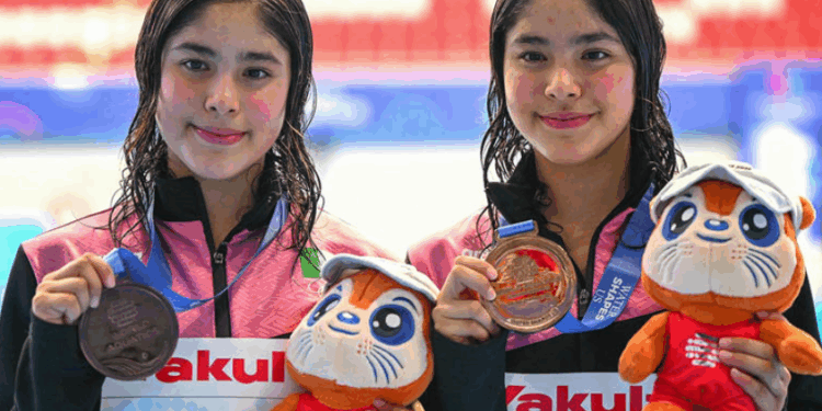 Las gemelas Cueva son las medallistas mundiales más jóvenes