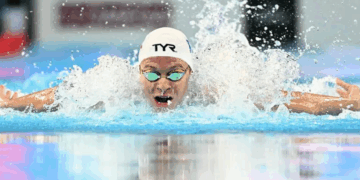 Léon Marchand hace historia; bate récord mundial