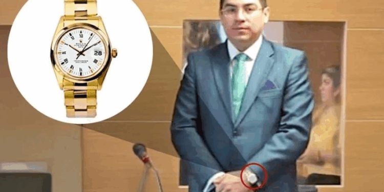 Investiga robo de combustible; gasta 8 millones de pesos en 5 relojes