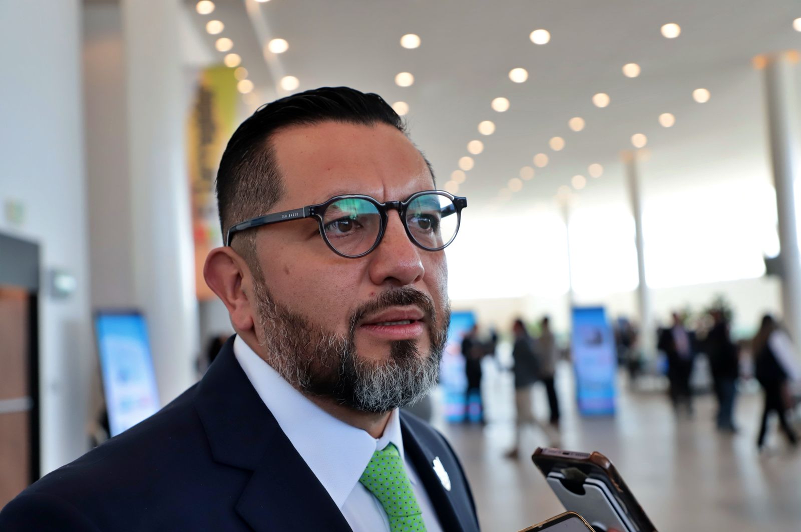 Se va Alcaraz; hoy asumirá su relevo