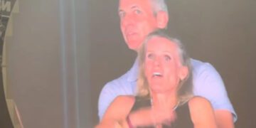 Tranquilos, no tenemos la cámara de Coldplay, ironiza la banda Oasis