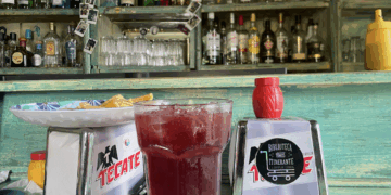 Analizan ampliar horarios de cierre para antros y bares