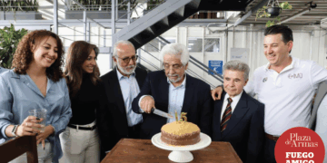 Acompañan exgobernadores a cortar el pastel