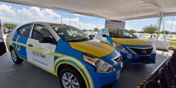 Entregan primeras unidades del programa QroTaxi