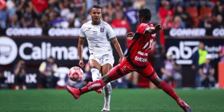 Con autogol, Xolos vence a Gallos