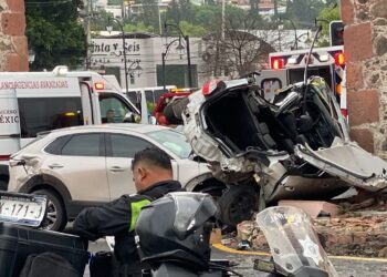 Fuerte accidente en Avenida de los Arcos y Bernardo Quintana