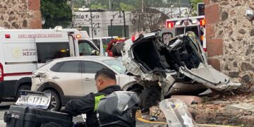 Fuerte accidente en Avenida de los Arcos y Bernardo Quintana